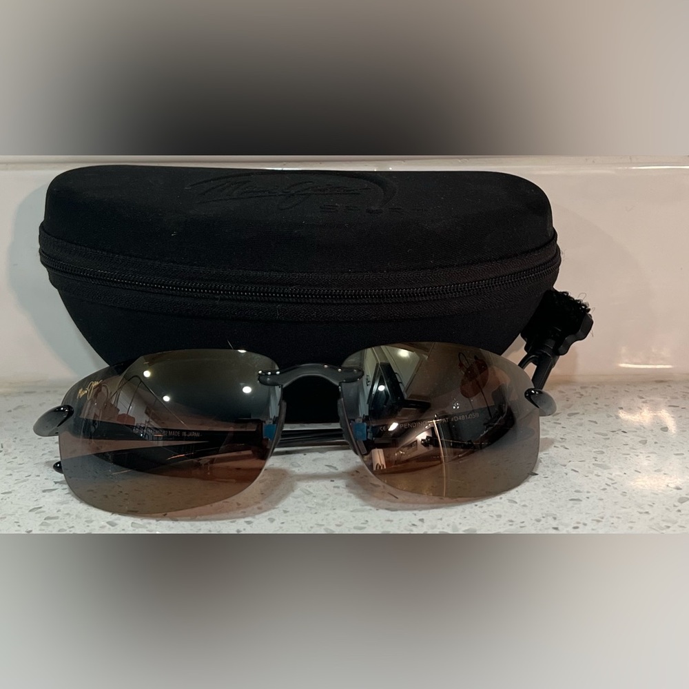 Maui Jim Black Sunglasses with Case